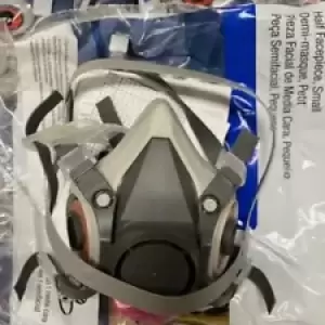 New 3M Half Facepiece Reusable Respirator- Size Small- 6100/07024