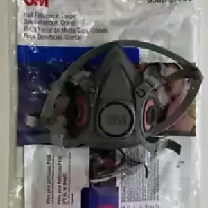 3M LARGE Half Face Respirator Facepiece Mask & 2- 2097 P100 Particulate Filters
